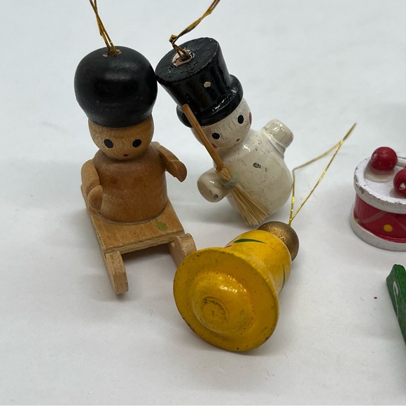 Vintage Wooden Mini Christmas Tree Ornaments Lot of 10 Painted Ornaments - Picture 6 of 7